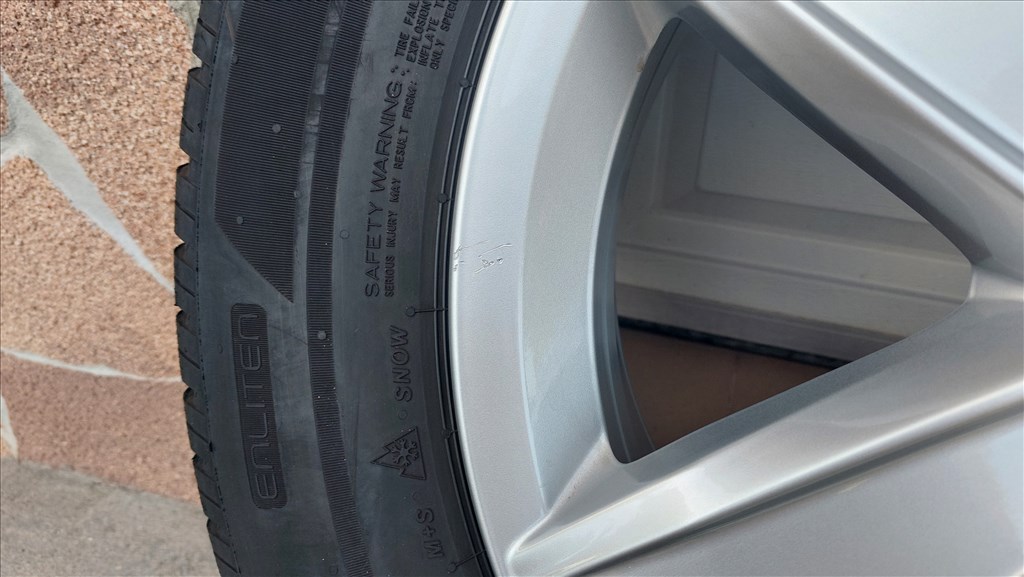 2.Gyári, VW Tiguan 17”/CORVARA/  alufelni, újszerű téli gumi 7. kép