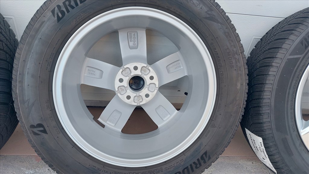 2.Gyári, VW Tiguan 17”/CORVARA/  alufelni, újszerű téli gumi 5. kép