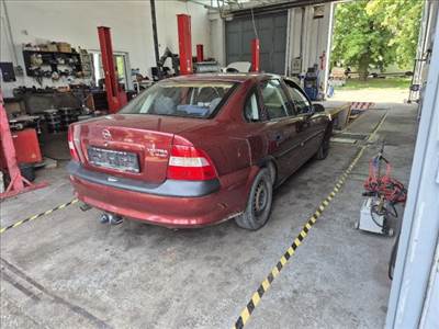 Opel Vectra B 1.6i 16V hátsó lökhárító komplett 