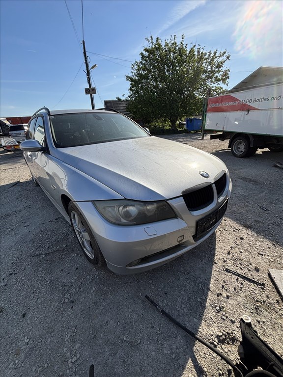 BMW 318 (E90, E91, E92, E93) bontott alkatrészei 3. kép