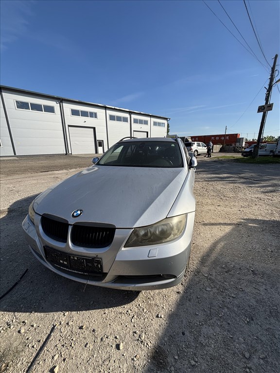 BMW 318 (E90, E91, E92, E93) bontott alkatrészei 4. kép