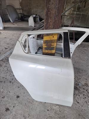 Suzuki Swift jobb hátsó ajtó 