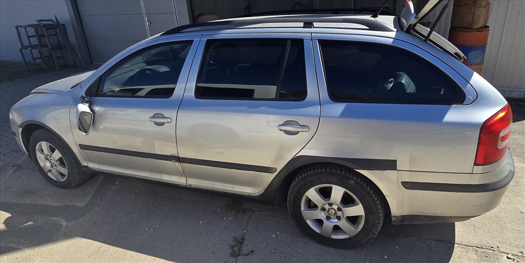 Skoda Octavia II bontott alkatrészei 1.6fsi BLF 3. kép