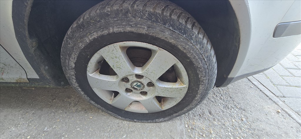 Skoda Octavia II bontott alkatrészei 1.6fsi BLF 4. kép