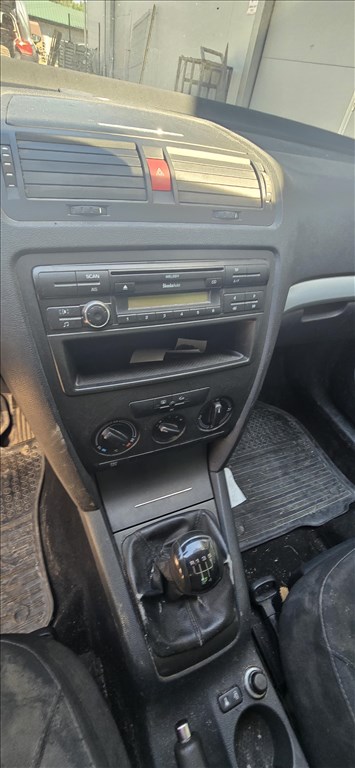 Skoda Octavia II bontott alkatrészei 1.6fsi BLF 13. kép
