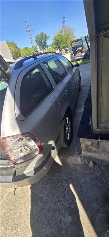 Skoda Octavia II bontott alkatrészei 1.6fsi BLF 14. kép