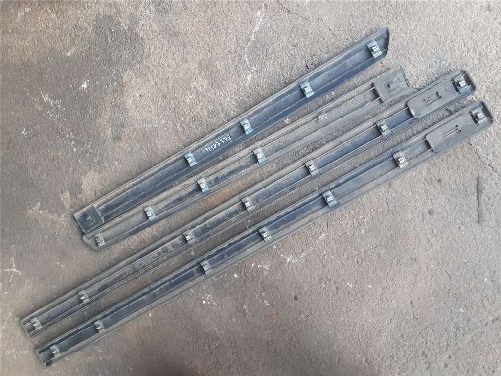 Opel Astra G kombi    Sötétkék ajtódíszléc  2. kép