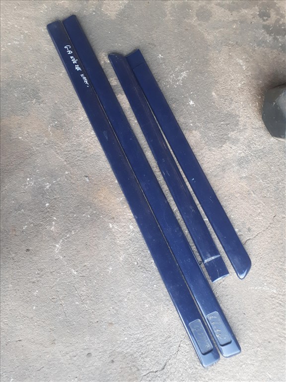 Opel Astra G kombi    Sötétkék ajtódíszléc  1. kép