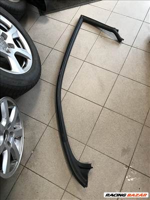 Volkswagen Scirocco III bal ajtó szigetelés 1k8867337