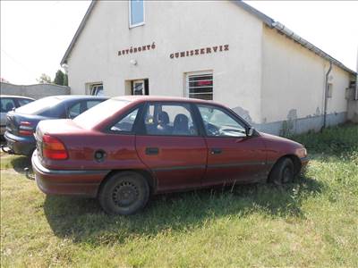 Opel ASTRA F (T92) 1.4 Si 3. hátsó embléma