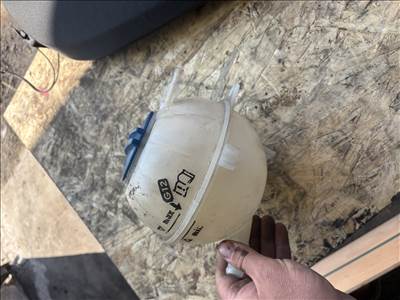 Audi A1 (8X) kiegyenlítő tartály 