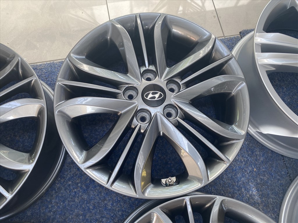(3665) Hyundai 17 gyári alufelni felni, 5x112, TPMS szenzor 6. kép