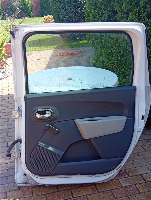 Dacia Lodgy oldalajtó  2. kép