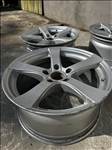 5x120 lyukosztású 8JJ 17" használt Dezent alufelni
