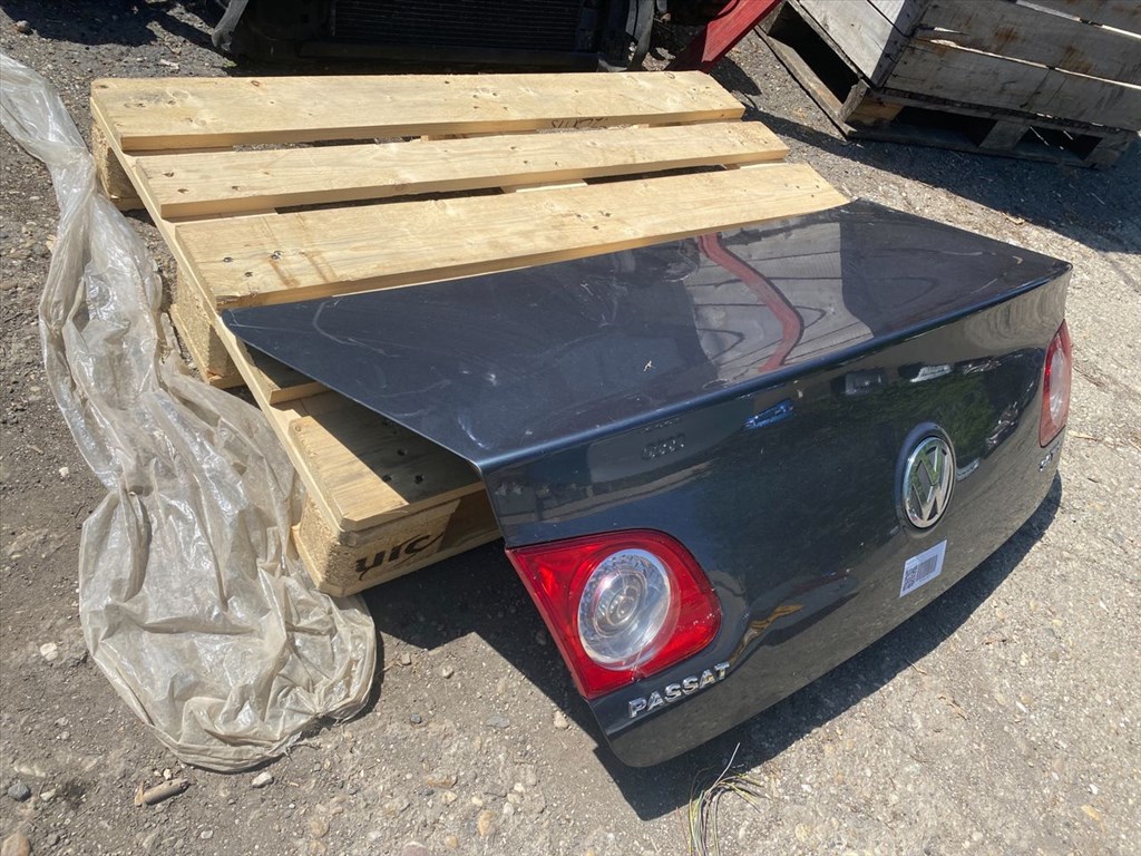 Volkswagen Passat B6 Szedán csomagtérajtó  3. kép