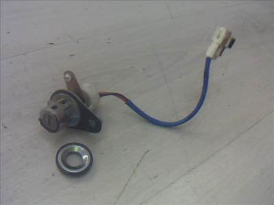 CHEVROLET AVEO T250/255 06.01-11.12 Csomagtérajtó dugózár