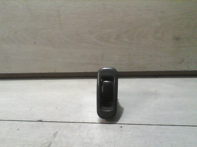 MITSUBISHI COLT 96-98 Jobb első ablakemelő kapcsoló 1. kép