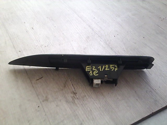 SUZUKI SWIFT 96-05 Jobb első ablakemelő kapcsoló 1. kép