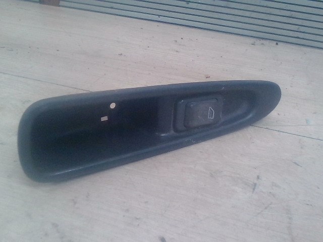 VOLVO V40 Bal első ablakemelő kapcsoló 1. kép