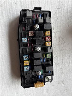 Opel Antara 2006-2015 Motortéri biztosítéktábla 95202894