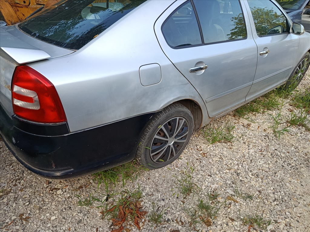 Skoda Octavia II bontott alkatrészei 2. kép