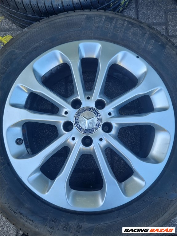  5x112 lyukosztású 17" újszerű gyári Mercedes alufelni, rajta 215/60 újszerű Kleber nyári gumi  2. kép