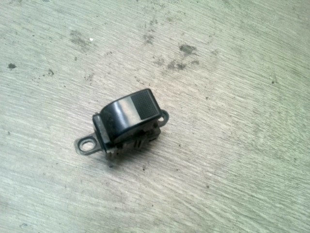 MAZDA MPV 99-05 Jobb hátsó ablakemelő kapcsoló 1. kép
