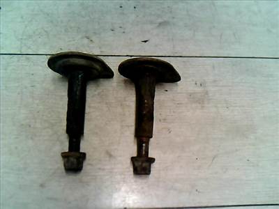 NISSAN PICKUP 1985.09-1998.02 Cuppánt csavar
