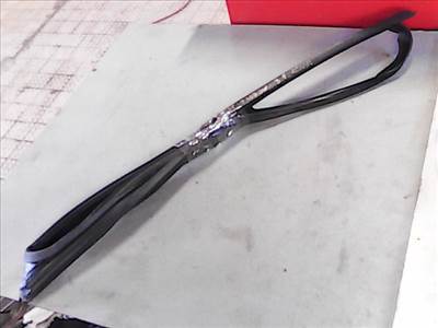 PEUGEOT 407 04-08 Bal első ablakvezető gumi