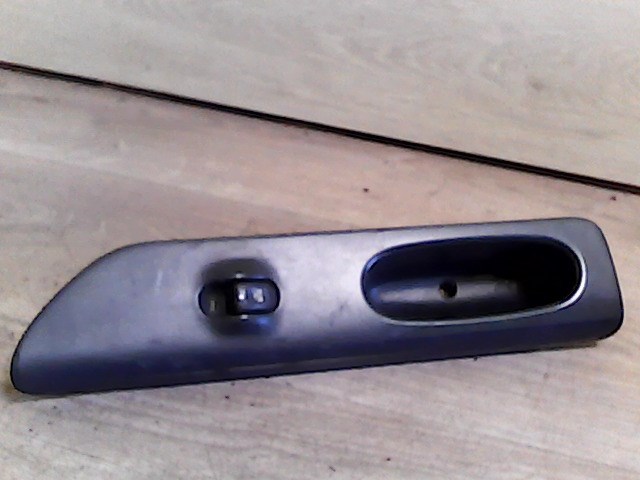 RENAULT LAGUNA 94-98 Jobb első ablakemelő kapcsoló 1. kép