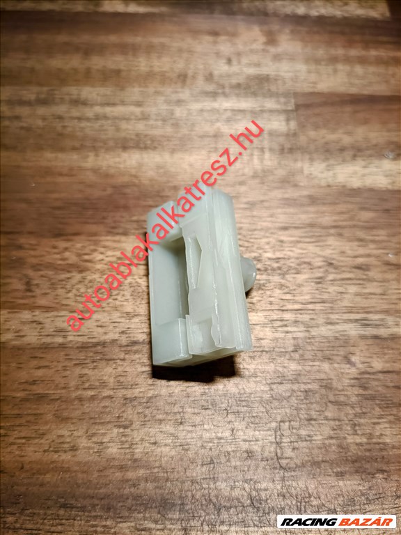 Ne hagyd, hogy az ablakemelő megállítsa az utat! 15. kép