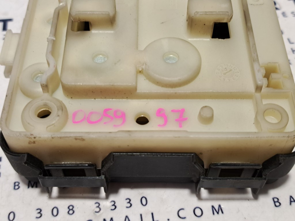 BMW E46 kis biztosítéktábla pozitív kábel biztosíték doboz 4. kép