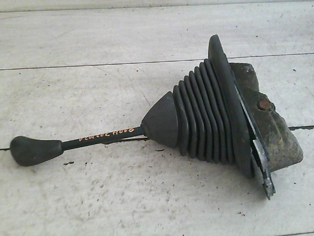 DAIHATSU MOVE 94.06-99-11 Váltó kulissza 1. kép