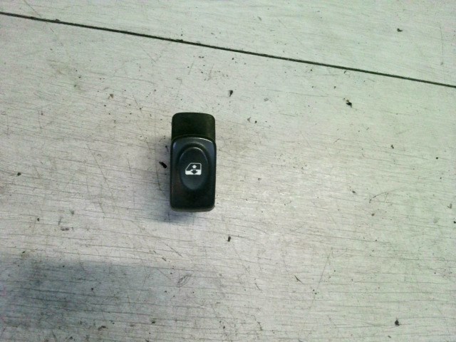 RENAULT MEGANE SCENIC 99-03 Bal első ablakemelő kapcsoló 1. kép