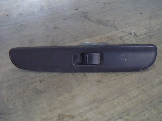 SUZUKI SWIFT 96-05 Jobb első ablakemelő kapcsoló 1. kép