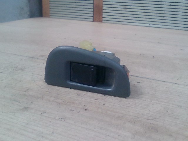 SUZUKI SWIFT 96-05 Jobb hátsó ablakemelő kapcsoló 1. kép