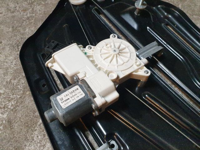 Opel Astra H TwinTop Jobb hátsó ablakemelő  13193203 2. kép