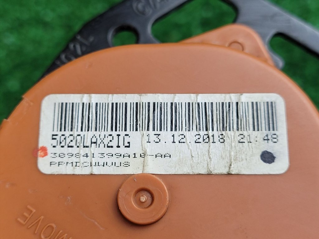 SUZUKI VITARA Hátsó középső Biztonsági Öv 309841399A10 309841399a10aa 3. kép