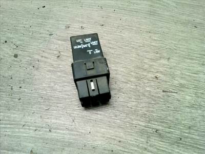 MITSUBISHI CARISMA 95.05-99.07 Relé