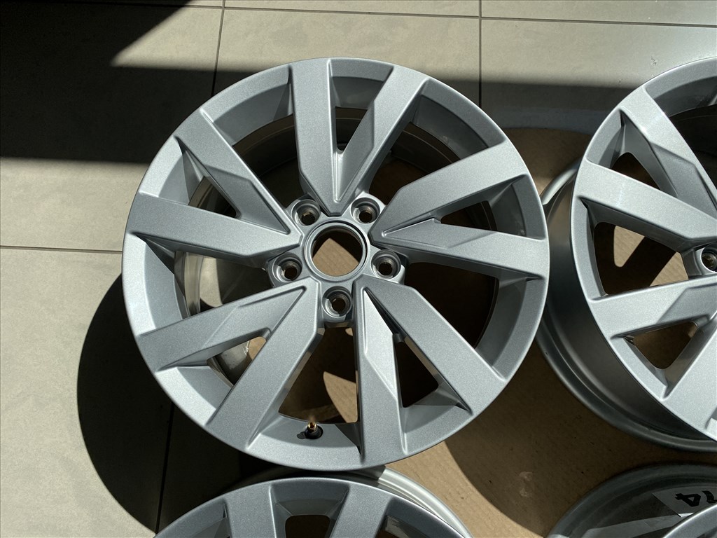 (3174)  Volkswagen 16 gyári alufelni felni, 5x112, Passat Golf 6. kép