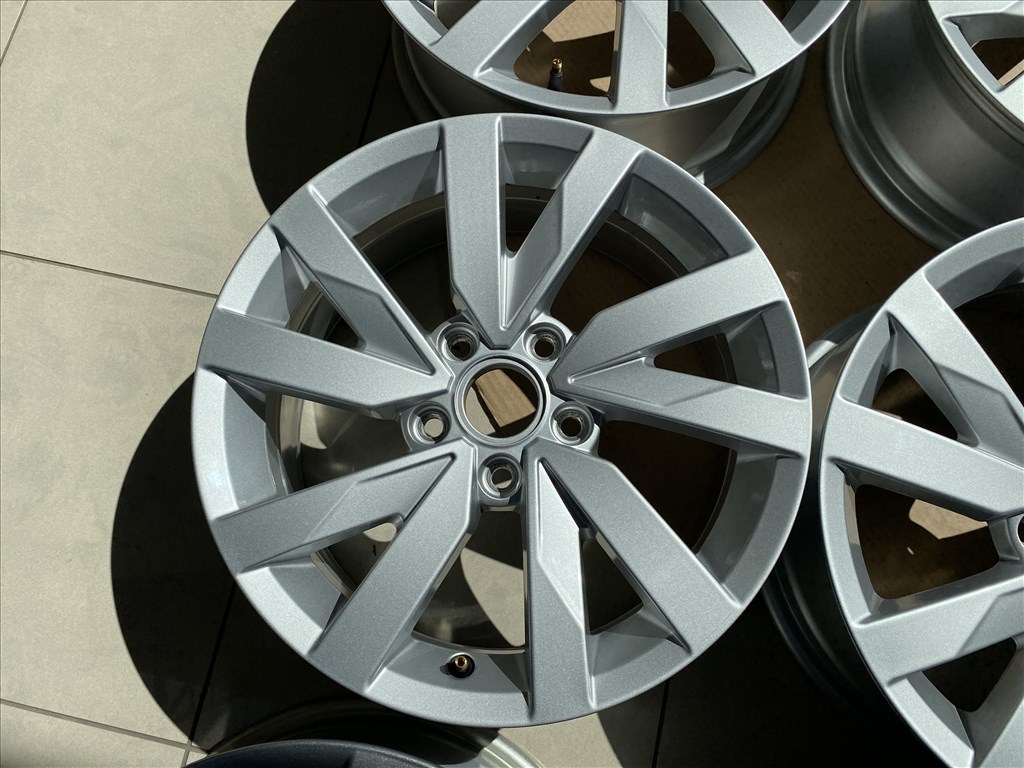 (3174)  Volkswagen 16 gyári alufelni felni, 5x112, Passat Golf 7. kép