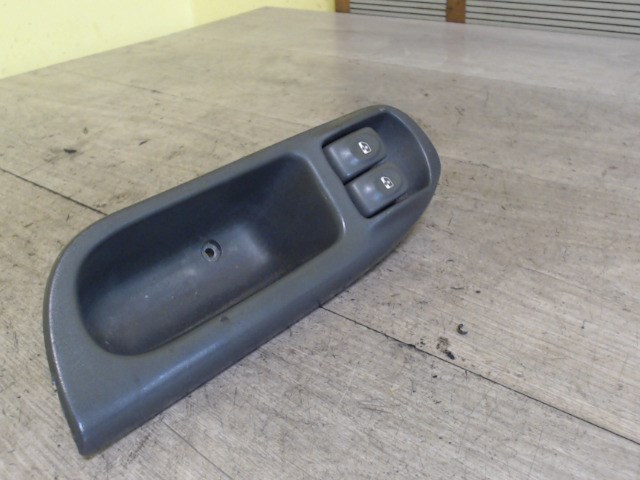 RENAULT MEGANE SCENIC 99-03 Bal első ablakemelő kapcsoló 1. kép