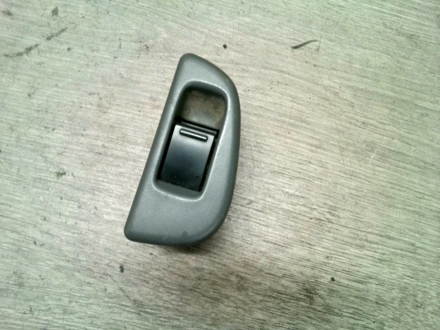 SUZUKI SWIFT 96-05 Bal hátsó ablakemelő kapcsoló 1. kép