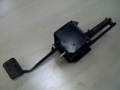 VOLVO FLC  7,5 Kuplung pedál