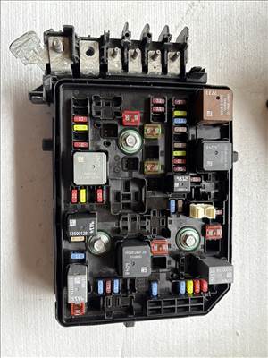 Opel Astra K Motortéri biztosítéktábla 39040853