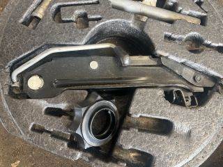 VW GOLF V (1K1) Emelő