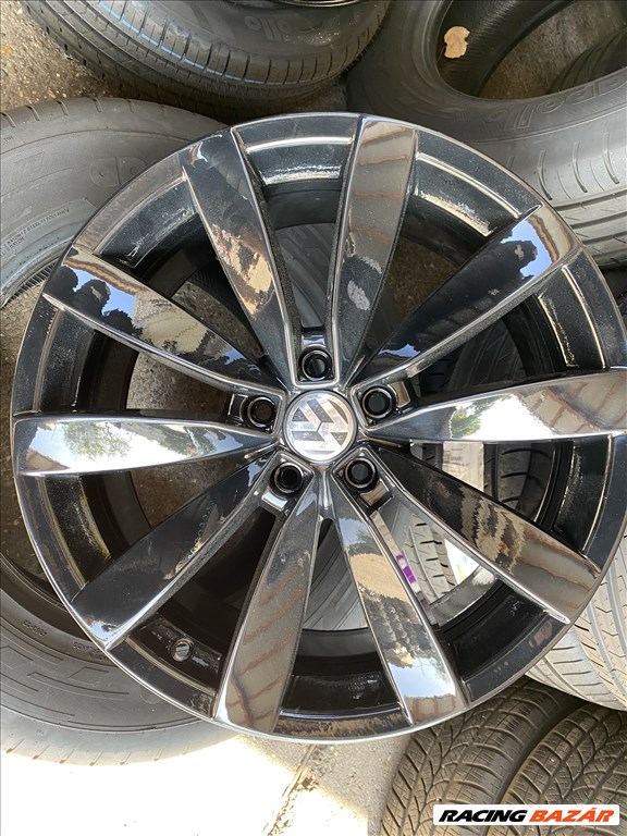 Volkswagen "LUGANO" Black Edition gyári 8X19-es 5X112-es ET41-es könnyűfém felni 1. kép
