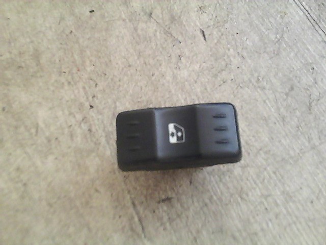 DACIA LOGAN 04.11-08.06 Bal első ablakemelő kapcsoló 1. kép