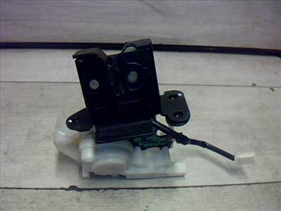 MAZDA 6 02-05 Csomagtérajtó zárszerkezet