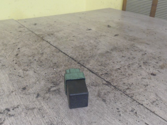 MITSUBISHI CARISMA 95.05-99.07 Relé 1. kép